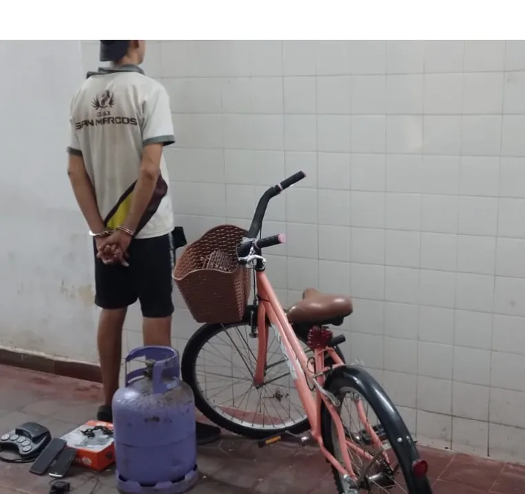 MANEJABA BICICLETA ROBADA CON ELEMENTOS SUSTRAÍDOS