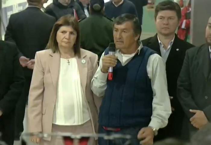 BULLRICH CON EL PAPÁ DE LOAN PEÑA: “HAY GENTE QUE ESTÁ CALLANDO”