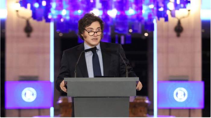 MILEI: “LA UNIVERSIDAD VA A SEGUIR SIENDO PÚBLICA Y NO ARANCELADA”