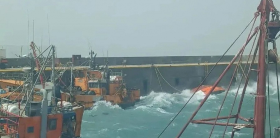 POR LAS INTENSAS RÁFAGAS DE VIENTO, SE HUNDIERON TRES BARCOS PESQUEROS