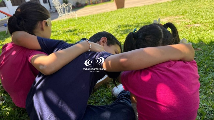 BUSCAN FAMILIAS PARA TRES HERMANOS EN SITUACIÓN DE ADOPTABILIDAD